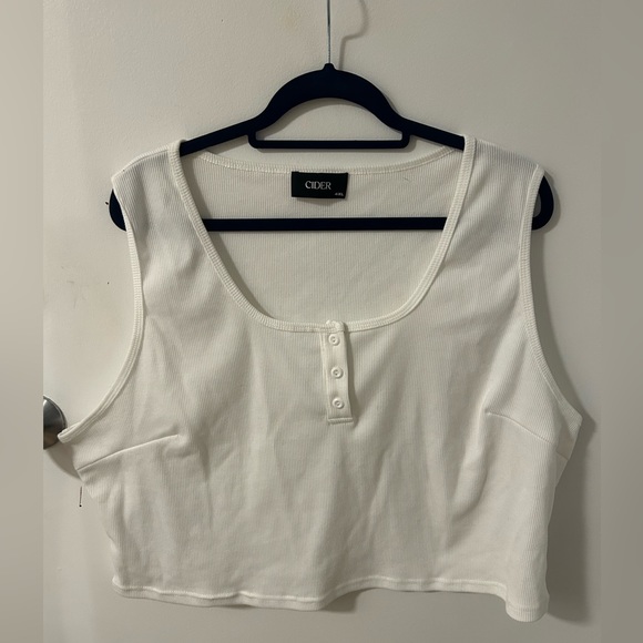 Cropped, ribbed, white tank top. - Picture 2 of 4